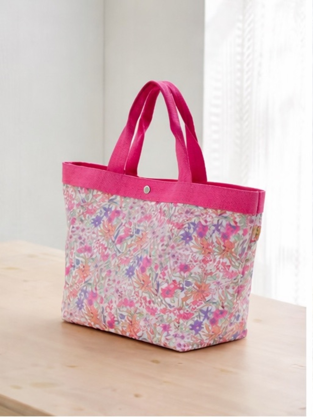 🆕 LIBERTY of LONDON x SANRIO Hello Kitty Large Floral Tote - Picture 2 of 11